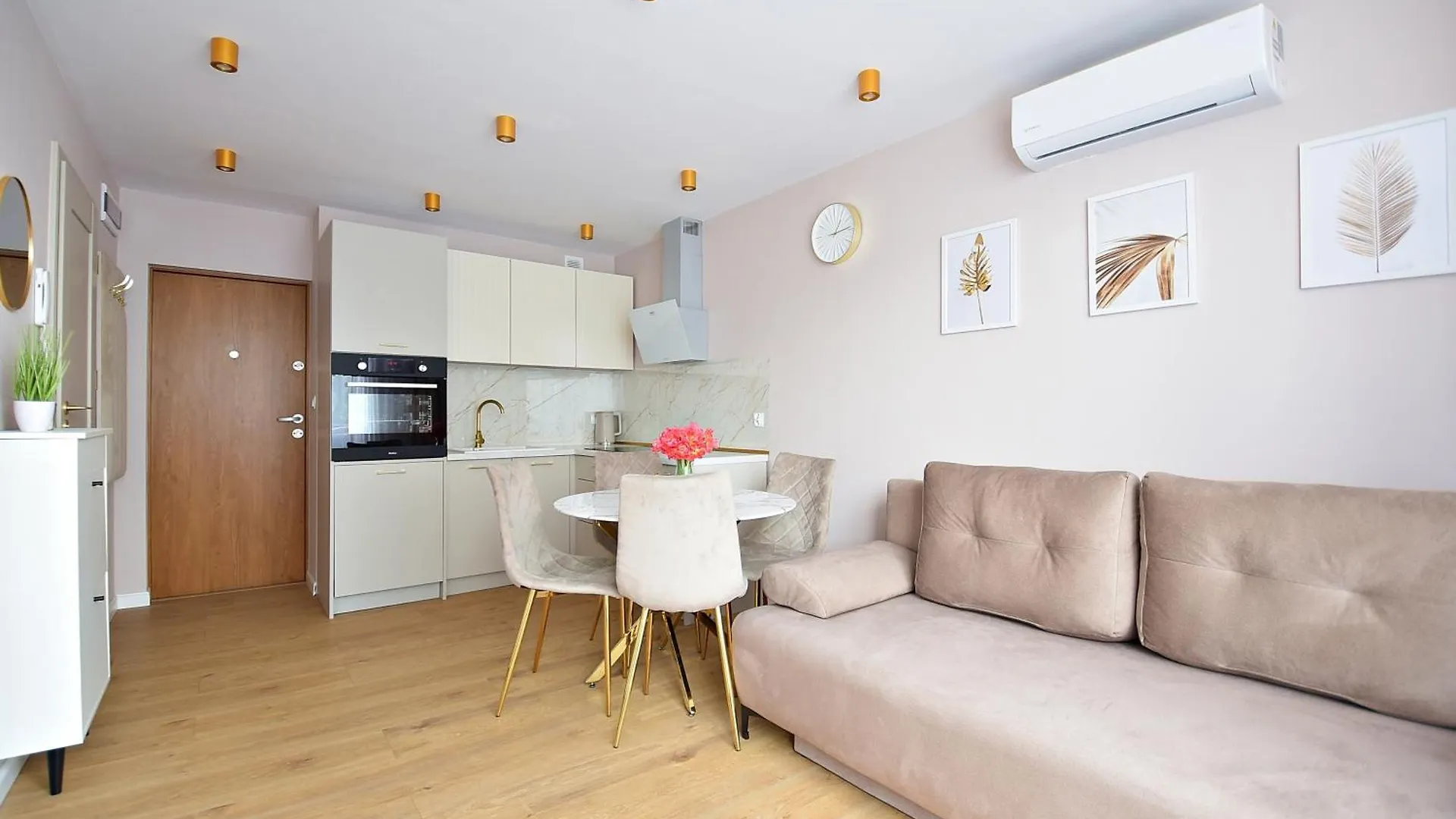 B&P Bank Square Apartment Warsaw Poland